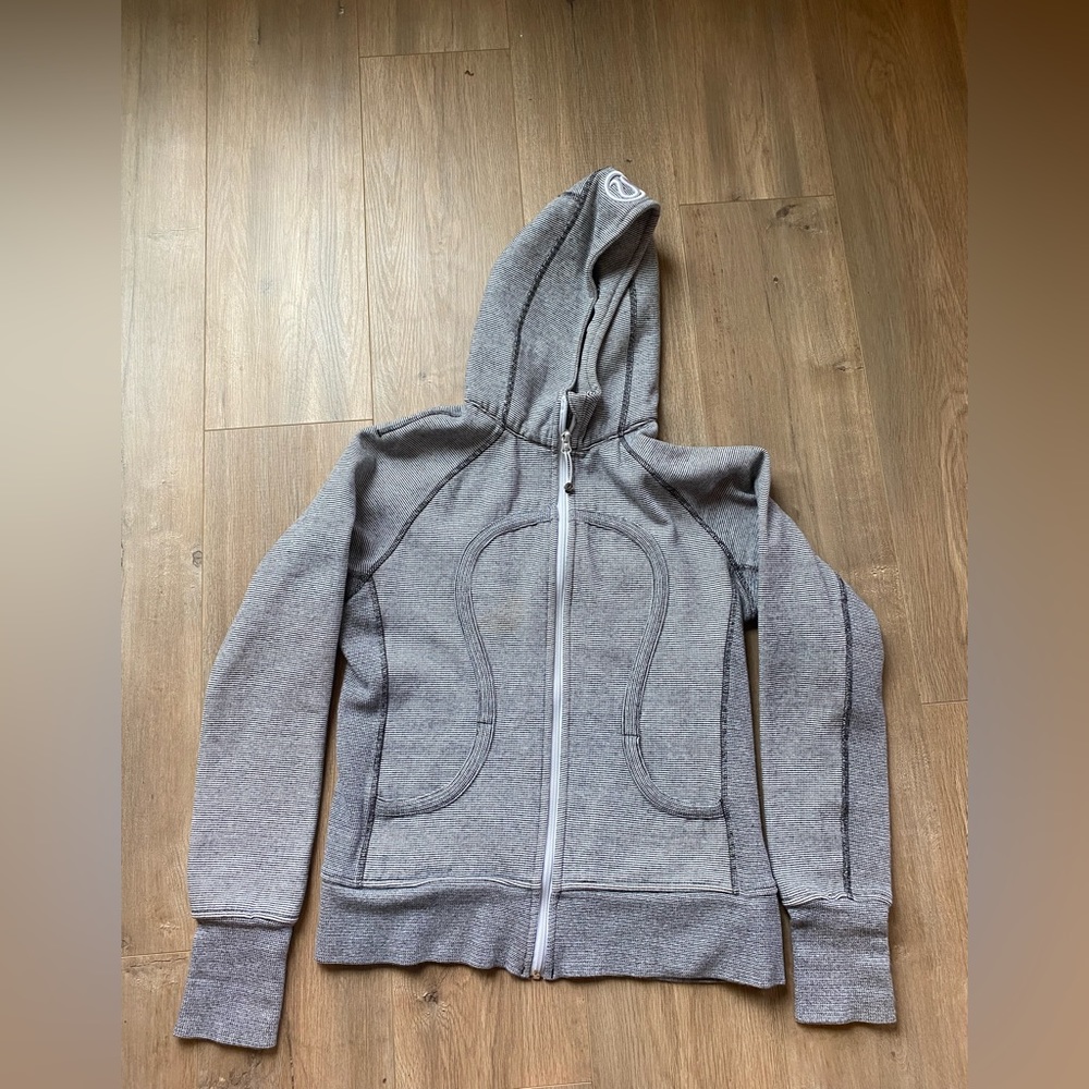 Lululemon size 10 hooded jacket